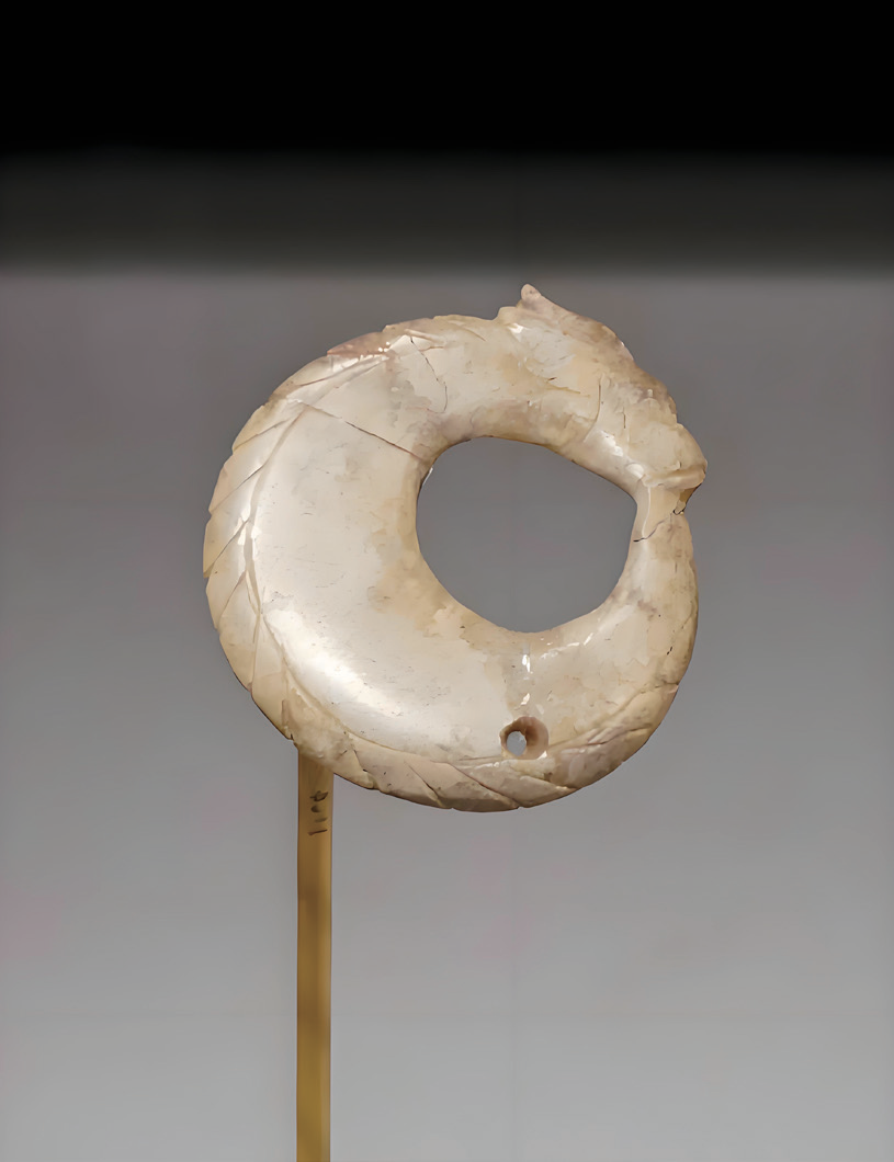 凌家滩玉龙 · The Jade Loong of Lingjiatan