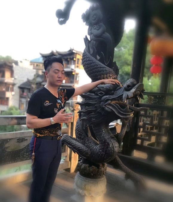 本书作者于 2019 年在湘西考察 · Hugo Lan Investigated in Xiangxi, 2019